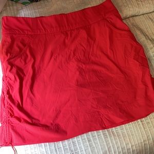 Columbia brand size Large golf/tennis skort with pockets and built in shorts